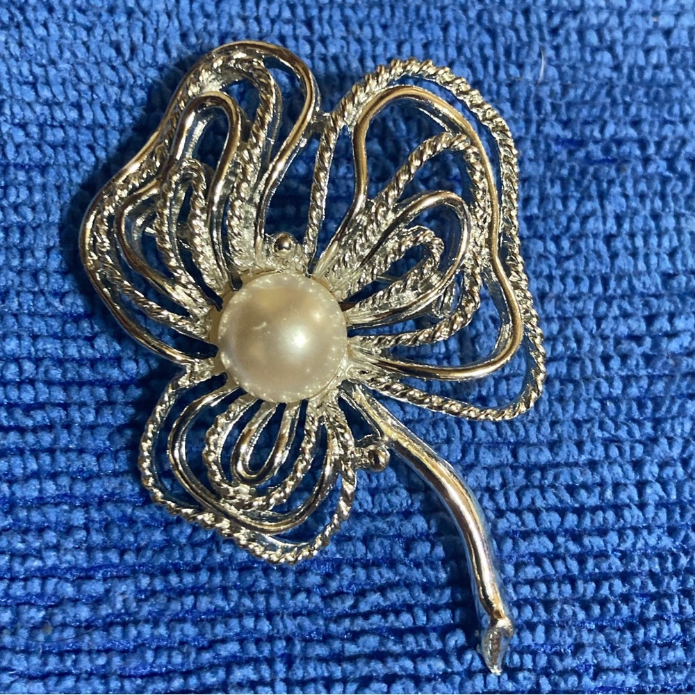 Silver Tone Flower Brooch